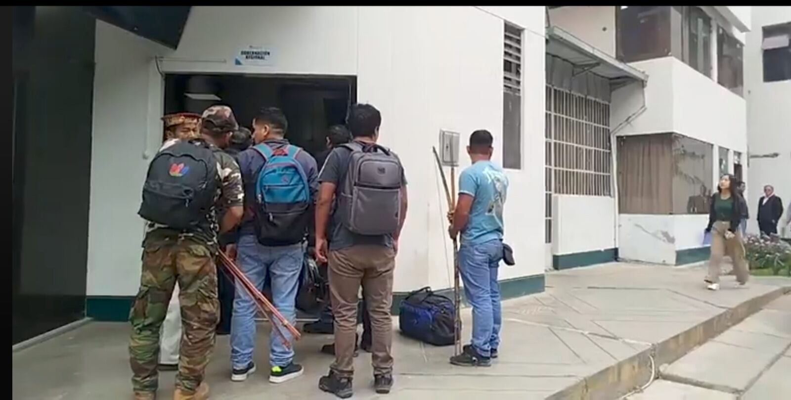 No se puede impedir el acceso a reuniones públicas