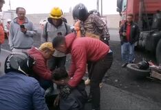 Trujillo: Motociclista salva de morir tras ser atropellado por un tráiler