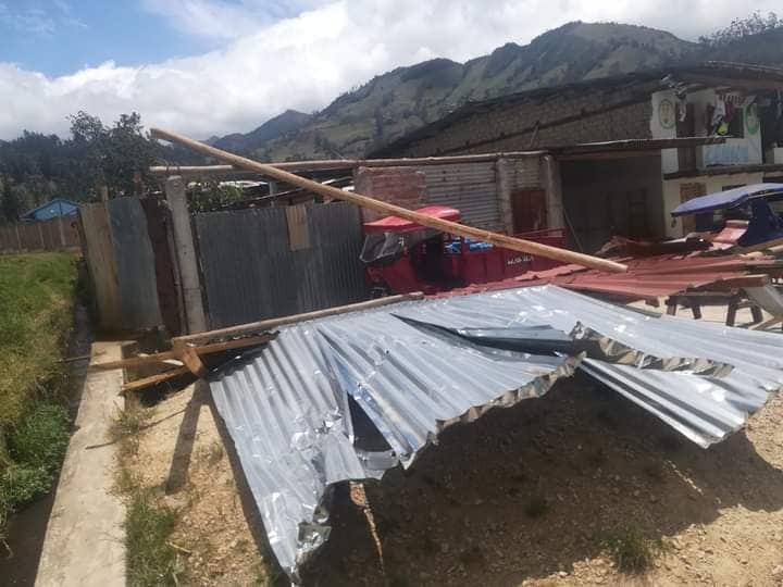 Fuertes vientos se llevan techos