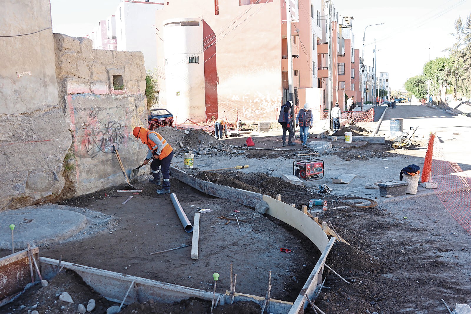 Luego del huaico, varias viviendas están deshabitadas en Flora Tristán en Arequipa. Foto: GEC.