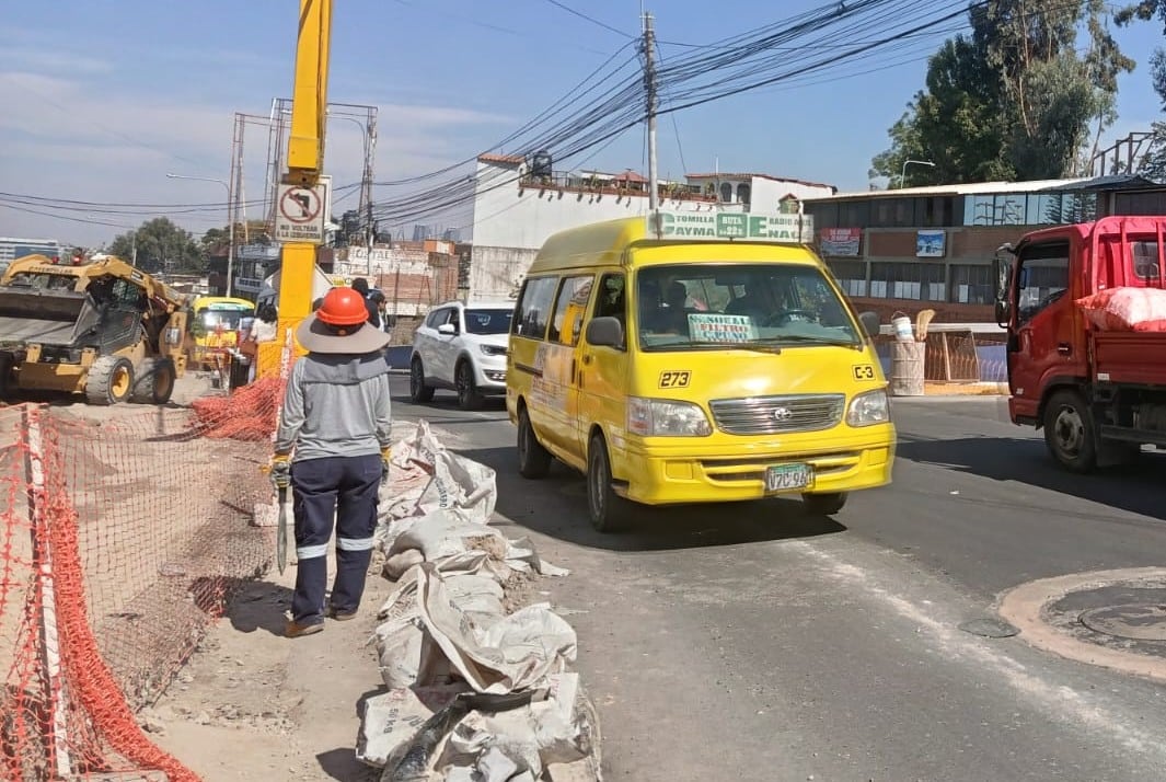 Cierre del cruce de la Av. Juan de la Torre con Peral en el Cercado de Arequipa (Foto: Jeamilett Chirinos/@photo.gec)