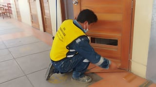 Sentenciados limpian colegios de Arequipa para terminar condenas (VIDEO)