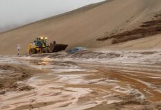Tacna. Vehículo queda atrapado por lodo en sector Quebrada de Burros en la Costanera