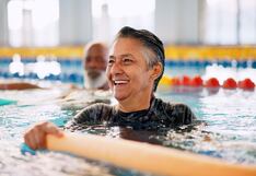 Natación en adultos mayores: bajo impacto, mejor movilidad y prevención de enfermedades