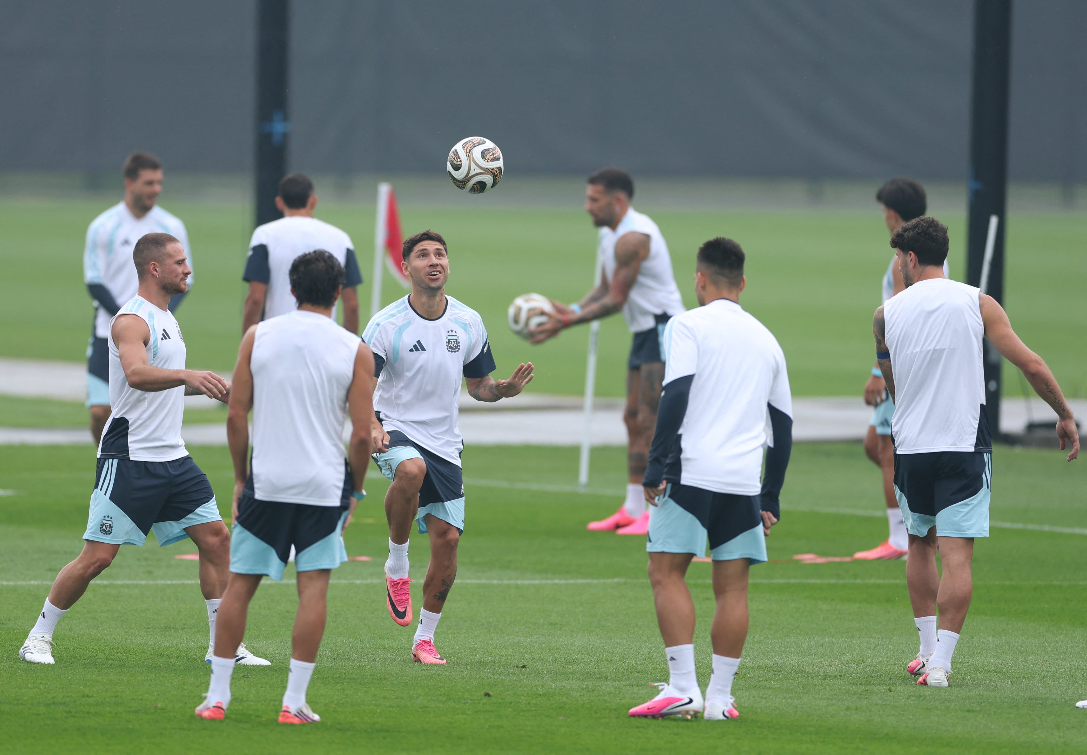 Selección Argentina hizo su práctica a horas de la gran final ante España por el Mundial 2026. (Photo by PATRICIA DE MELO MOREIRA / AFP)
