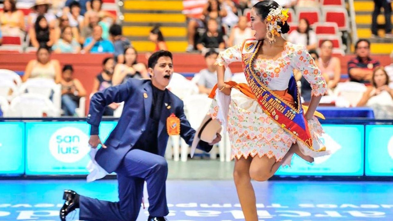 Presidente del Club Libertad, Fernando Burméster, dice que la ciudad perdió más de S/ 40 millones porque Arturo Fernández no otorgó permisos. Mario Reyna ofrece apoyo.