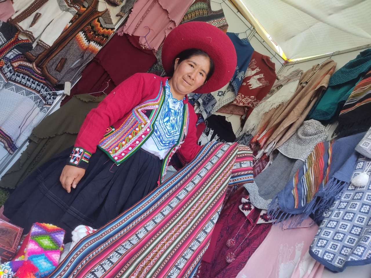 Doña Janeth apredió a tejer desde los cinco años.