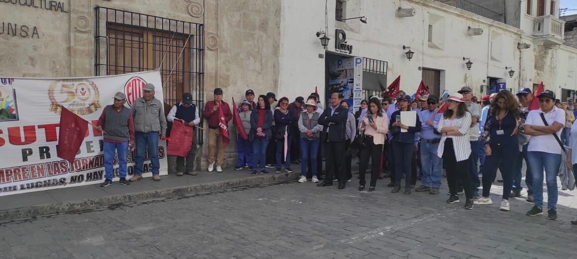 Trabajadores de la Unsa en protesta. Foto: GEC.