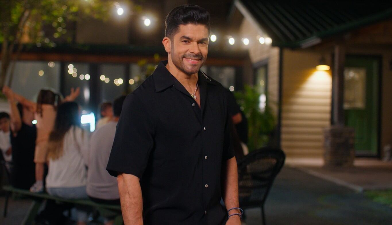 Jerry Rivera presenta su más reciente sencillo titulado “Pa’ eso es la Vida”, un tema que exalta los valores que nos unen: el amor, la familia, la amistad y la alegría de compartir.
