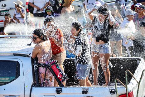 Tacna: Unas 40 delegaciones participaron en carnaval de antaño en la playa