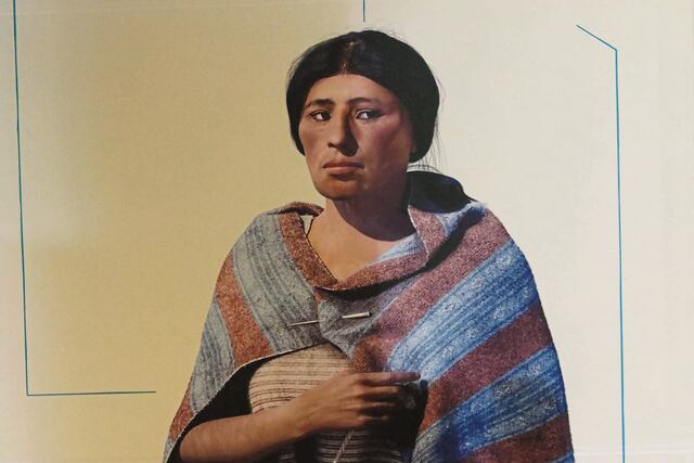 Wayaw era una artesana textil de 20 años, de contextura delgada, y una altura de 1,50 m.