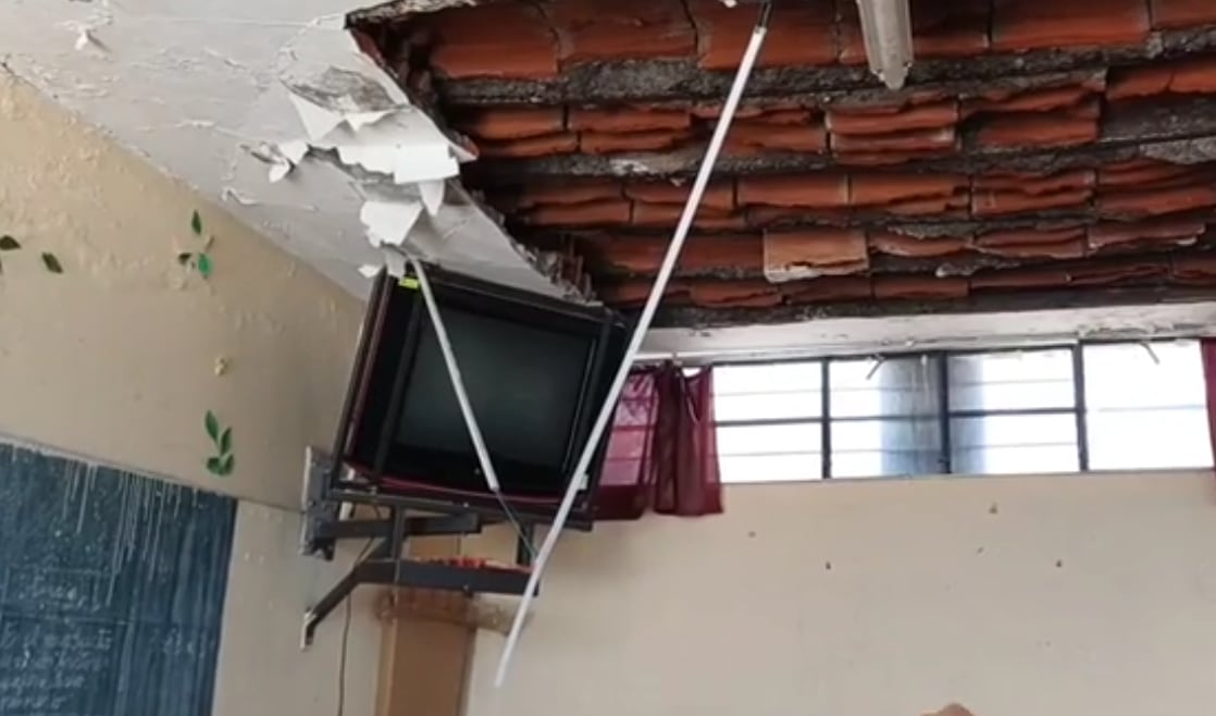 Un televisor estuvo como puntal para impedir el colapso del techo en colegio Julio C. Tello