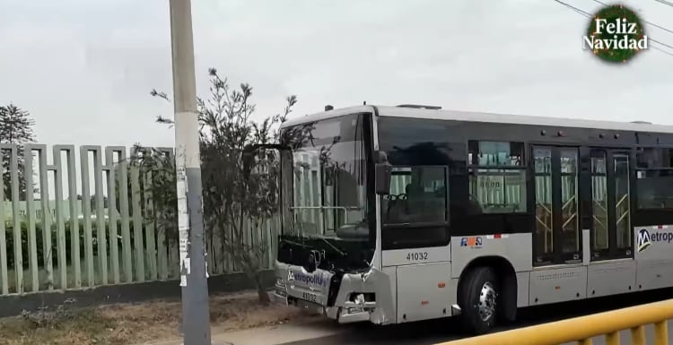 La ATU confirmó el fallecimiento del conductor Roel Agustín Bastidas y descartó pasajeros heridos tras el accidente ocurrido la mañana del 23 de diciembre. (Captura de RPP)