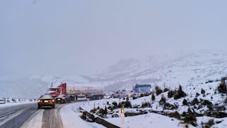 Fuerte nevada bloquea el tránsito en la zona de Ticlio