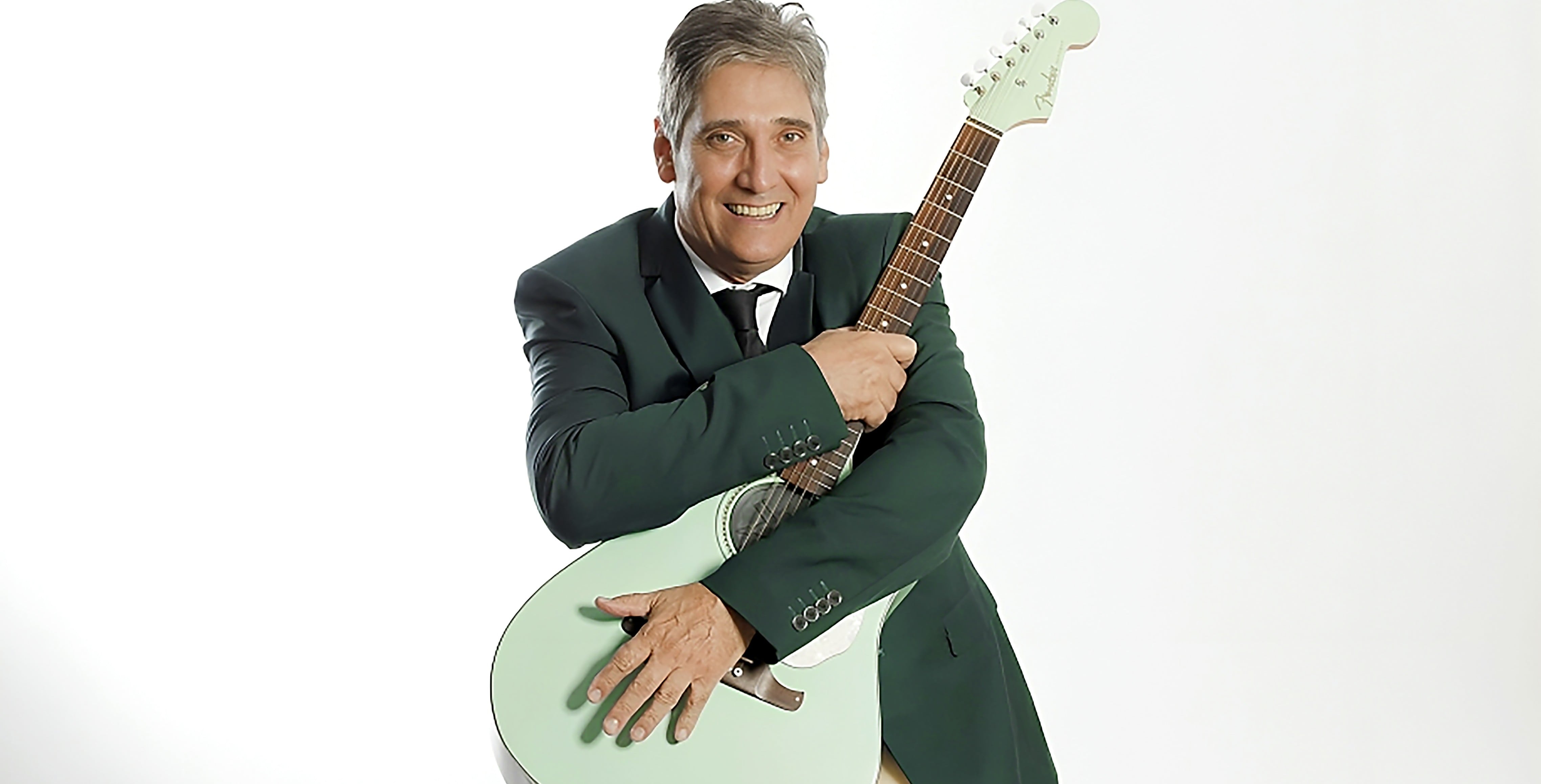 Guillermo Dávila ofrecerá dos conciertos los días viernes 8 y sábado 9 de mayo en el Centro de Cconvenciones Bolívar, de Pueblo Libre, su hijo Vasco será el invitado especial de la noche.