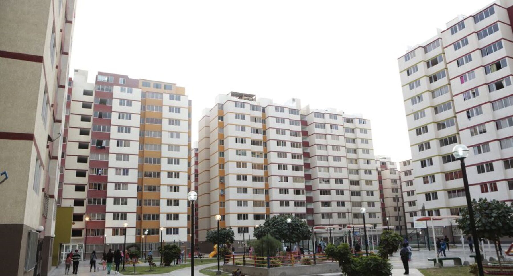 Investigar el historial de la inmobiliaria, inspeccionar las condiciones del inmueble y tomar en cuenta gastos adicionales, forman parte de la lista a revisar para una compra más segura.