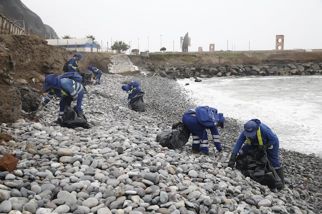 Miraflores retira cinco toneladas de basura tras oleajes anómalos en sus playas (Fotos: César Campos/GEC)