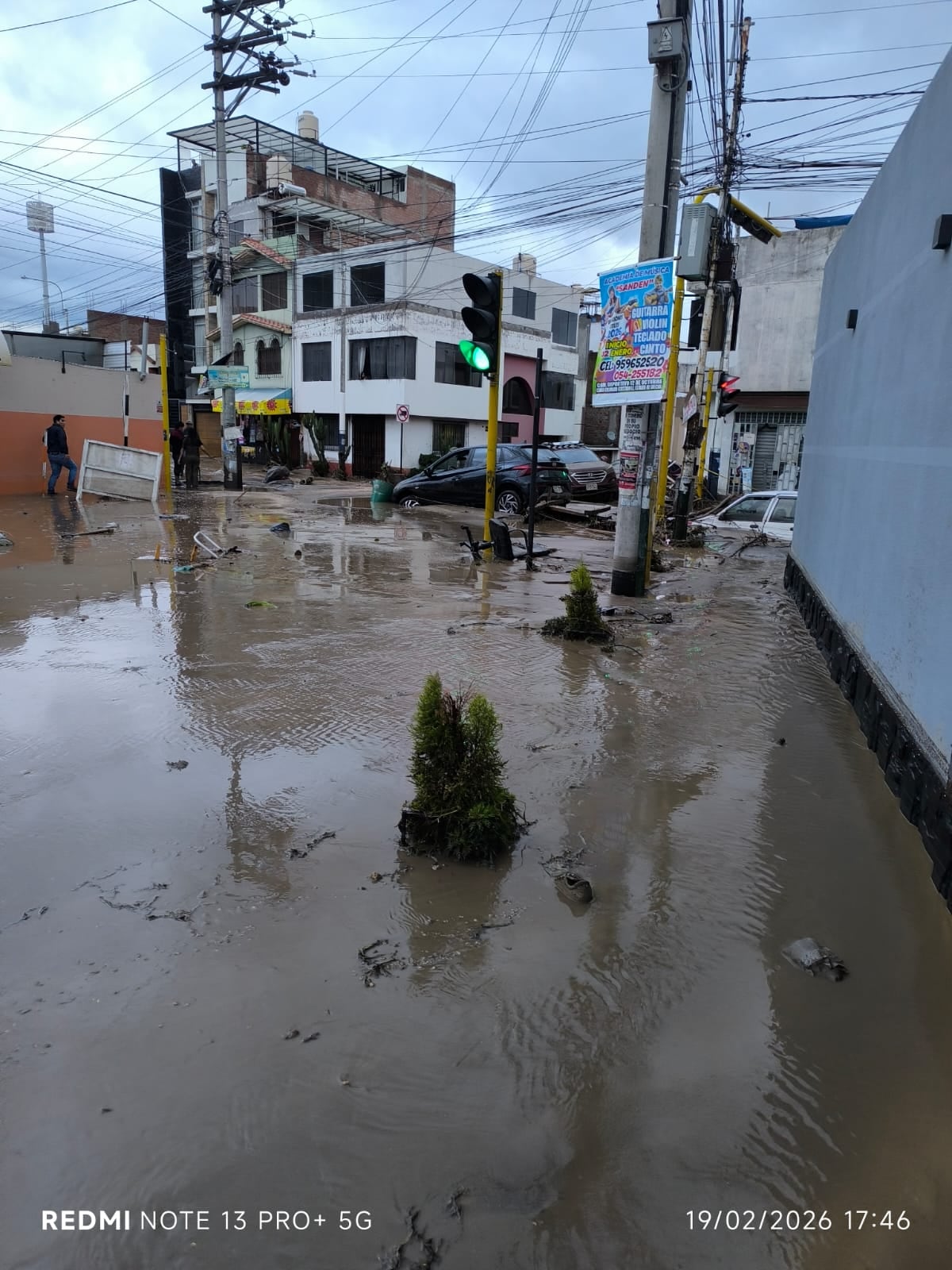 Vehículos inundados en Yanahuara. Foto: GEC.