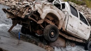 Joven operador de maquinaria muere tras caer con camioneta a abismo de 200 metros en La Libertad