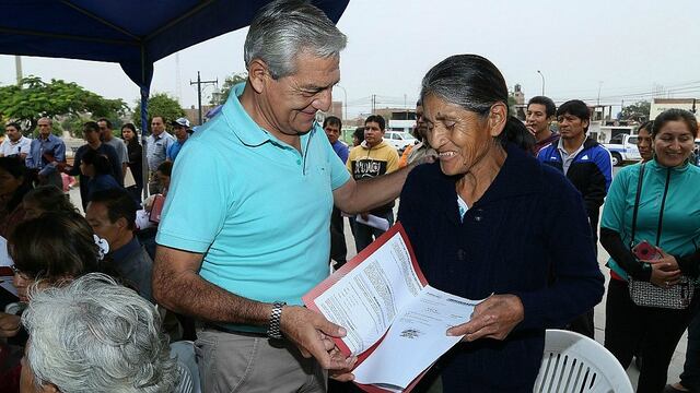 Trujillo: Entregan 180 títulos de propiedad a familias del distrito La Esperanza 