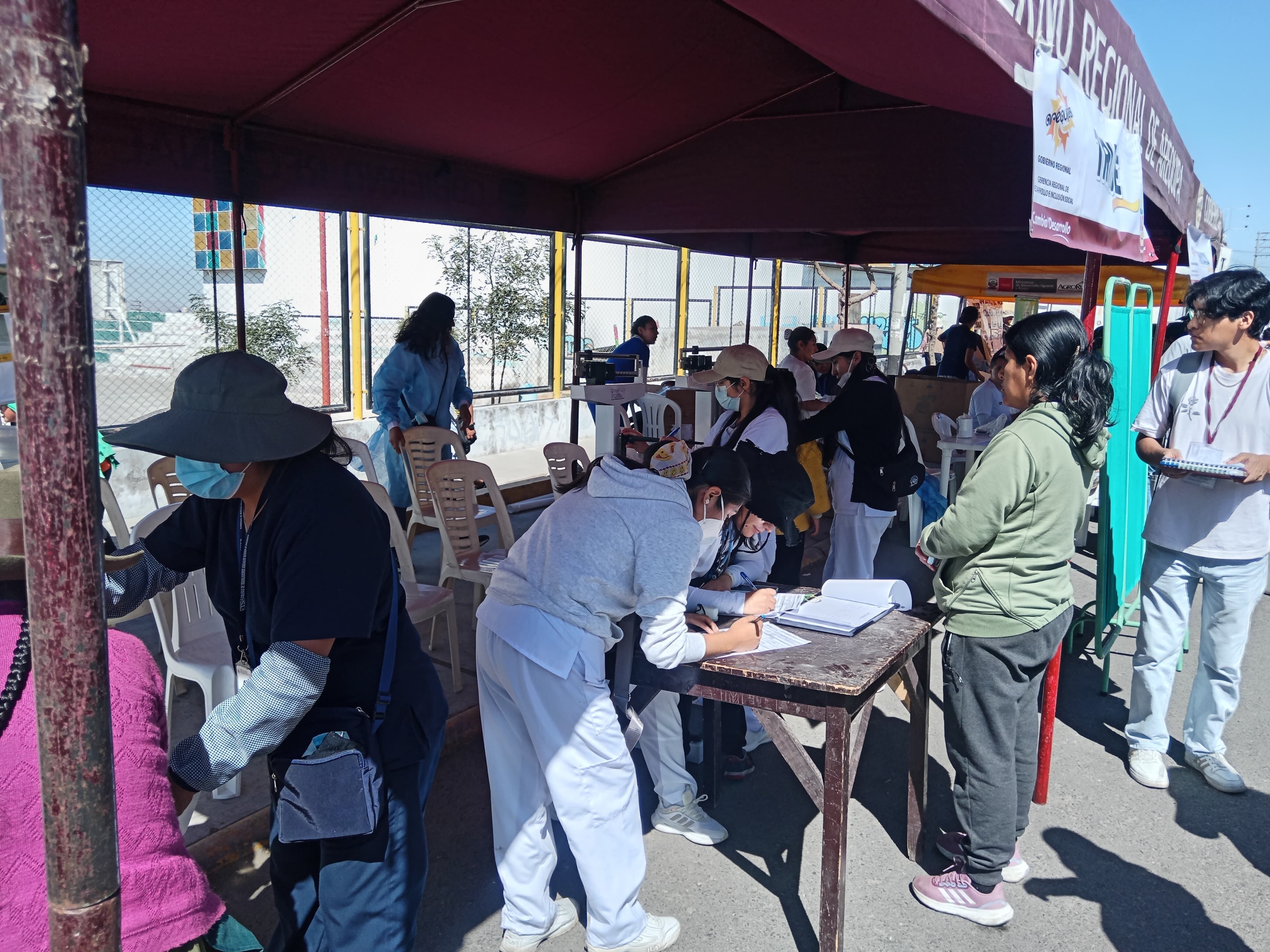 Acción cívica en Cerro Colorado por aniversario del Gobierno Regional de Arequipa. Foto: GEC.