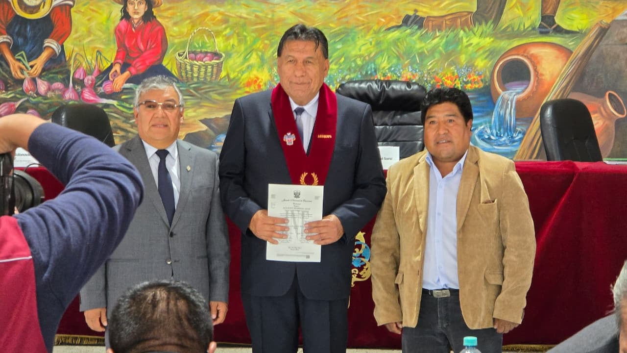 Arequipa: Rolando Bedregal hace proselitismo político, luego de jurar como alcalde (Foto: Yunsu Pariapaza/@photo.gec)