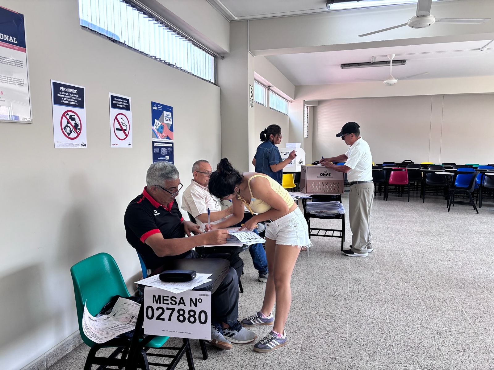 Una decena de postulantes al Parlamento se ubican en el top de los que menos apoyo obtuvo en las urnas. Una candidata, incluso, solo logró un sufragio.