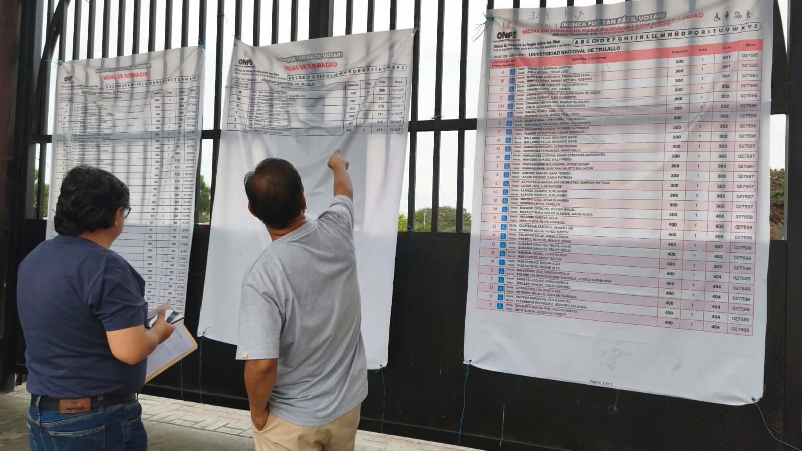 Postulantes acudieron a las urnas en diferentes locales de votación.