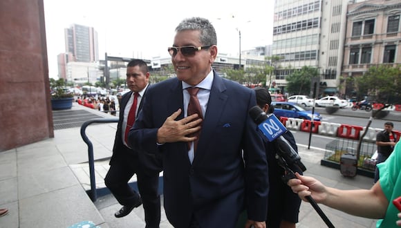 Jorge Angulo, exgeneral PNP, acudió a citación fiscal por su denuncia contra Víctor Torres. (Foto: Jorge Cerdán @photo.gec)