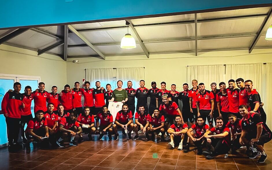 Plantel de FBC Melgar que viajó a Argentina. Foto: FBC Melgar