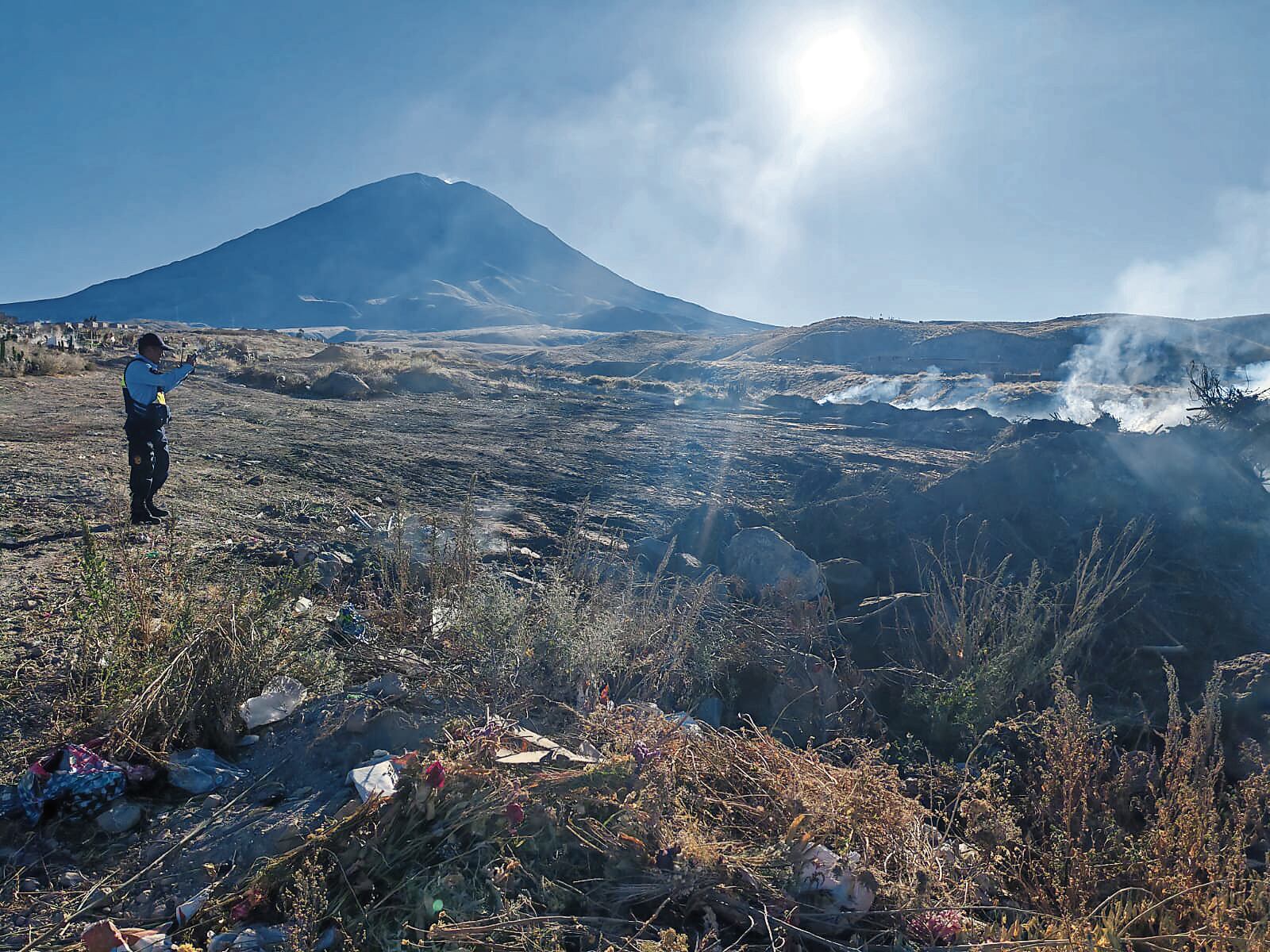 Zona cerca al cementerio de Miraflores fue consumida por el fuego. Foto: GEC.