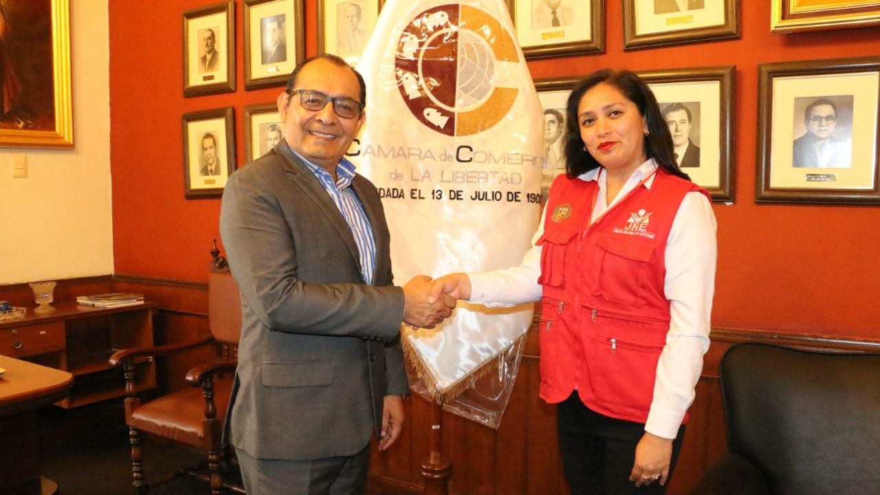 Presidente del gremio empresarial suscribió el pacto social de Voto Informado.