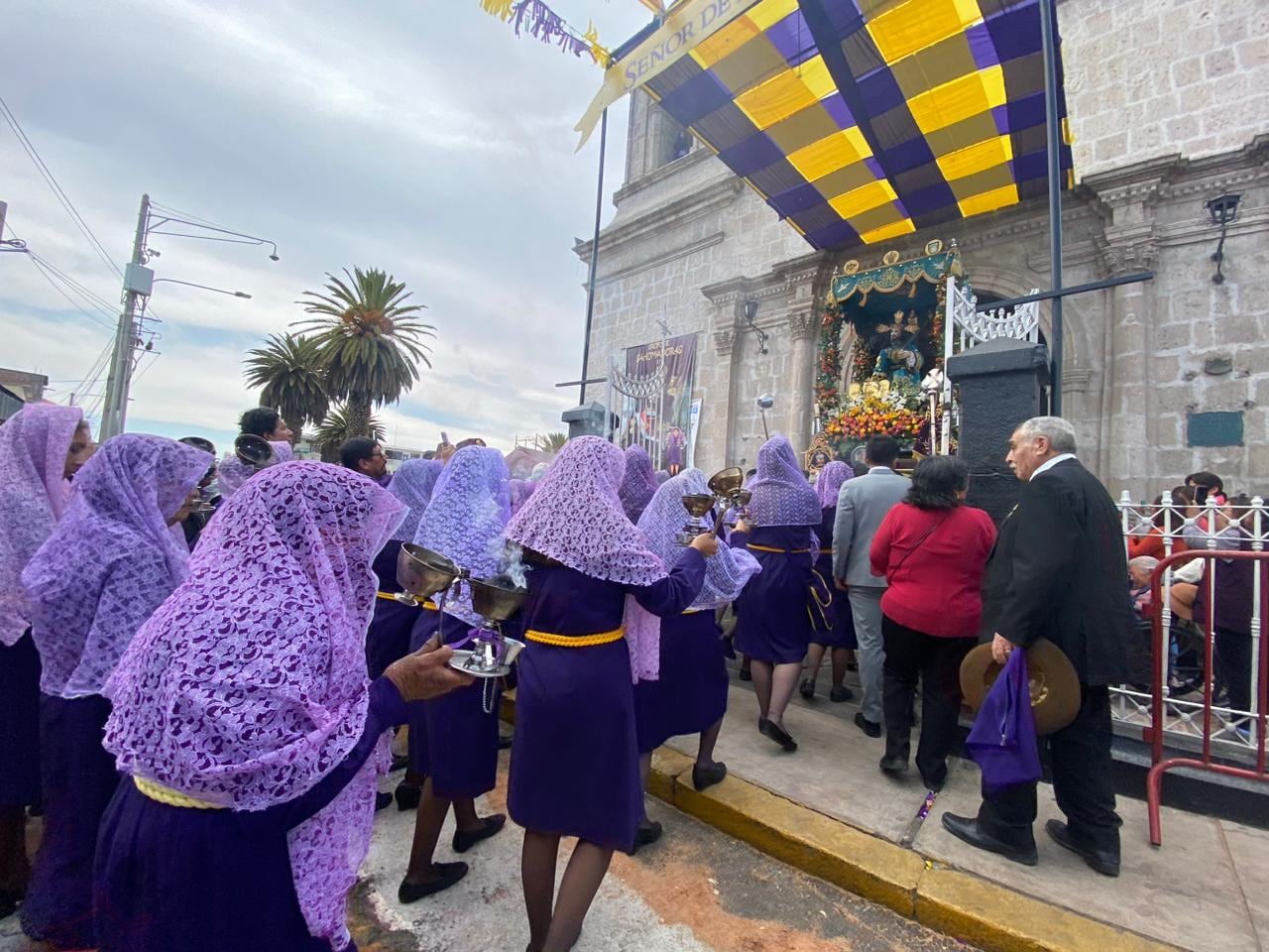 decenas asistieron a la misa en el distrito de Paucarpata. (Foto: GEC)