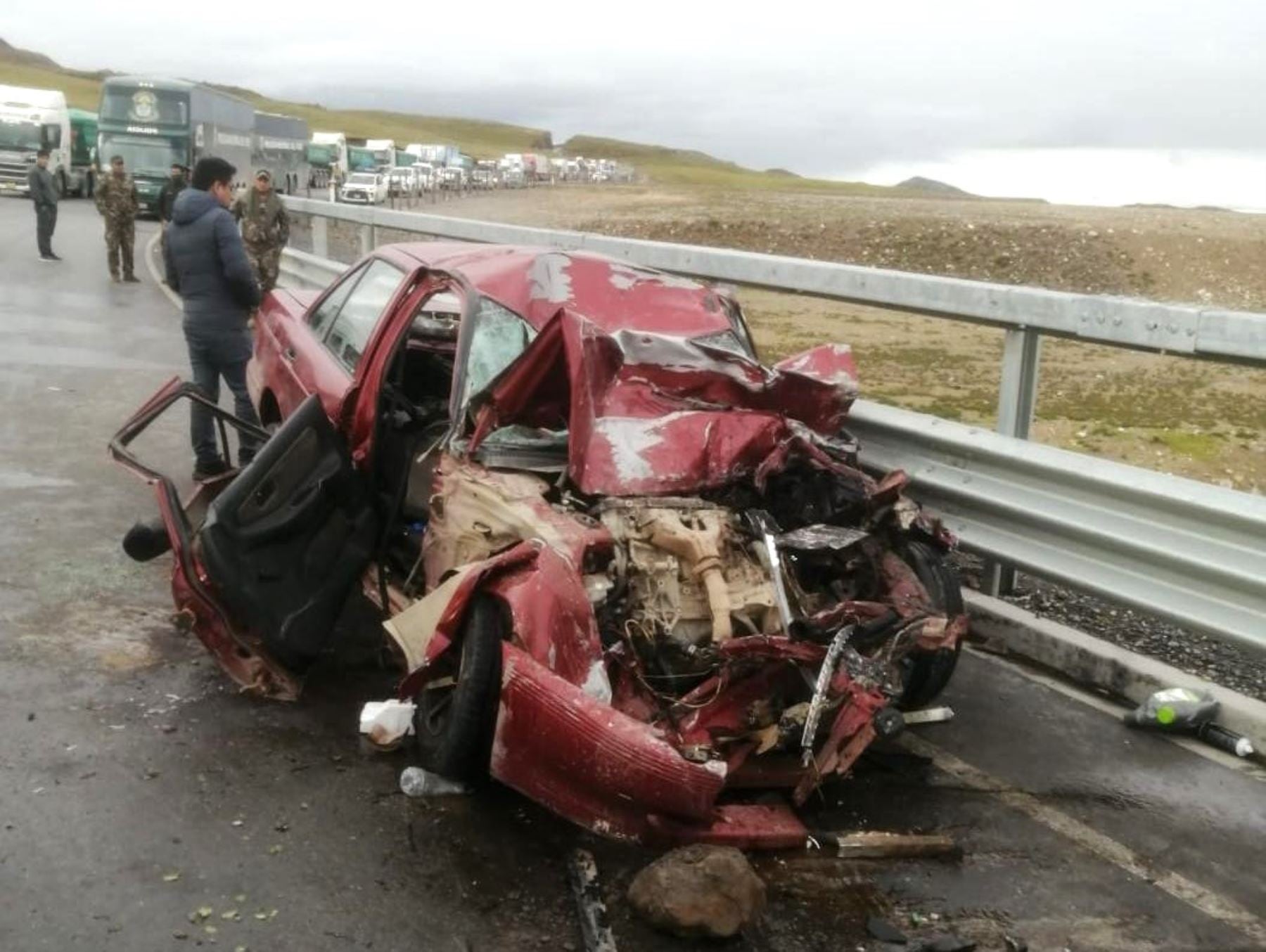 El accidente ocurrió en la zona de Alpamarca y dejó a una ocupante atrapada en el vehículo, lo que obligó la intervención de la Policía.