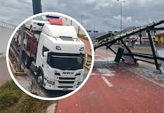 Camionero destruye paradero y huye en Cusco (VIDEO)