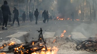 Francia: Saqueos, enfrentamientos con la policía y 1,200 detenidos en protestas