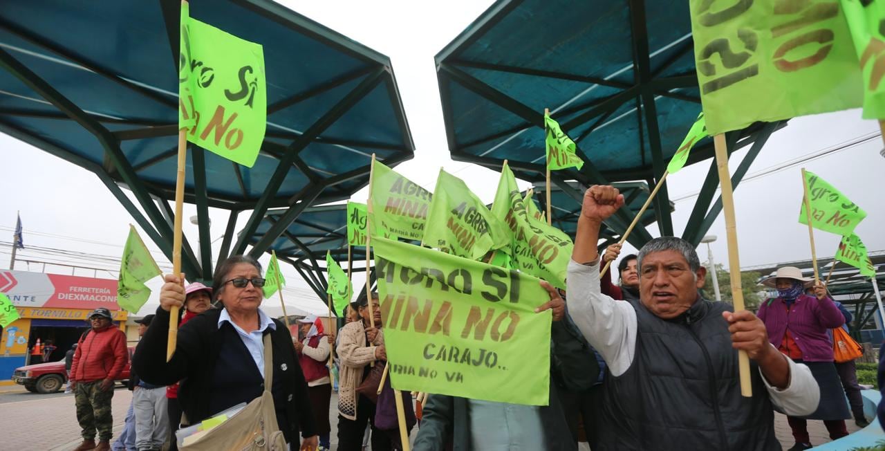 Pobladores de Islay se concentran para movilizarse en oposición al proyecto minero. (Foto: Leonardo Cuito)