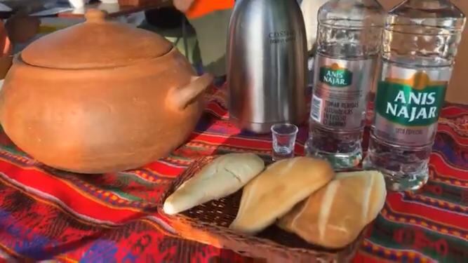 Preparación del adobo arequipeño con ingredientes locales. (Foto: Graciela Fernández)