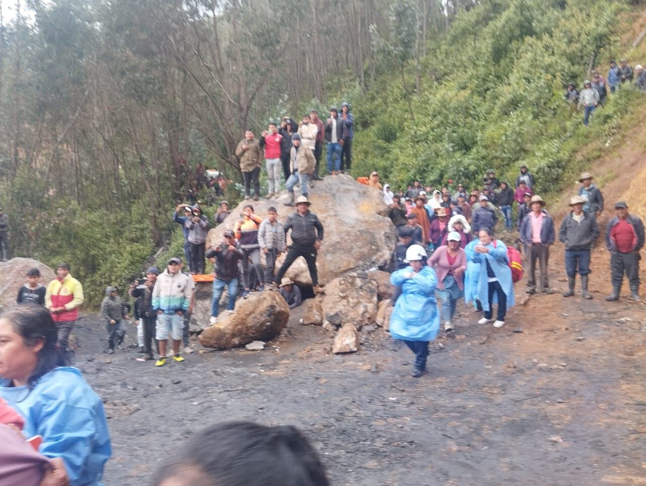 Trabajadores mineros fueron rescatados de la zona de Llaray en el distrito de Quiruvilca.