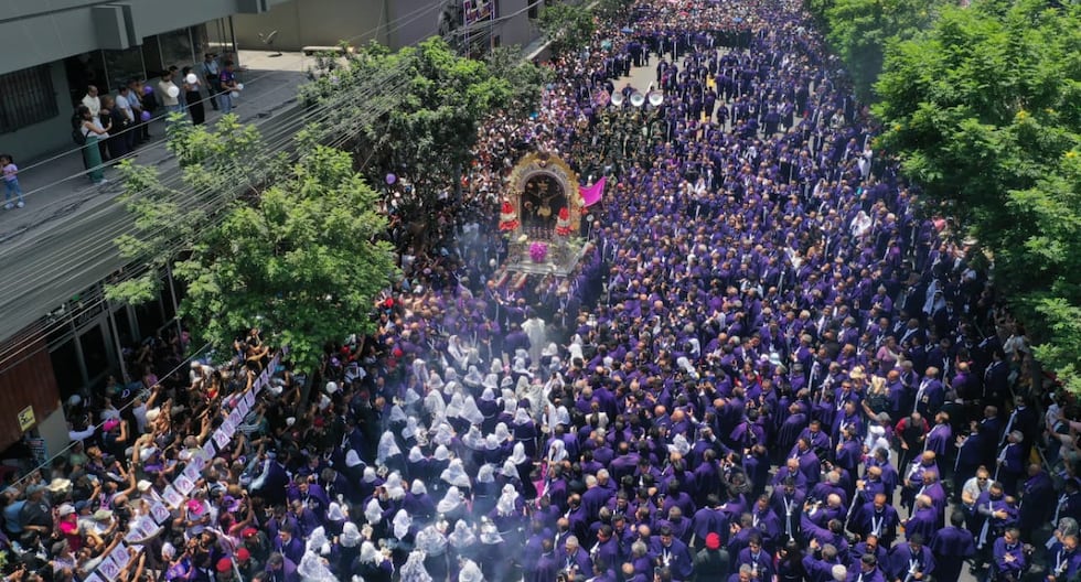 Fe y tradición: Señor de los Milagros realiza su primera procesión del año (GALERÍA)