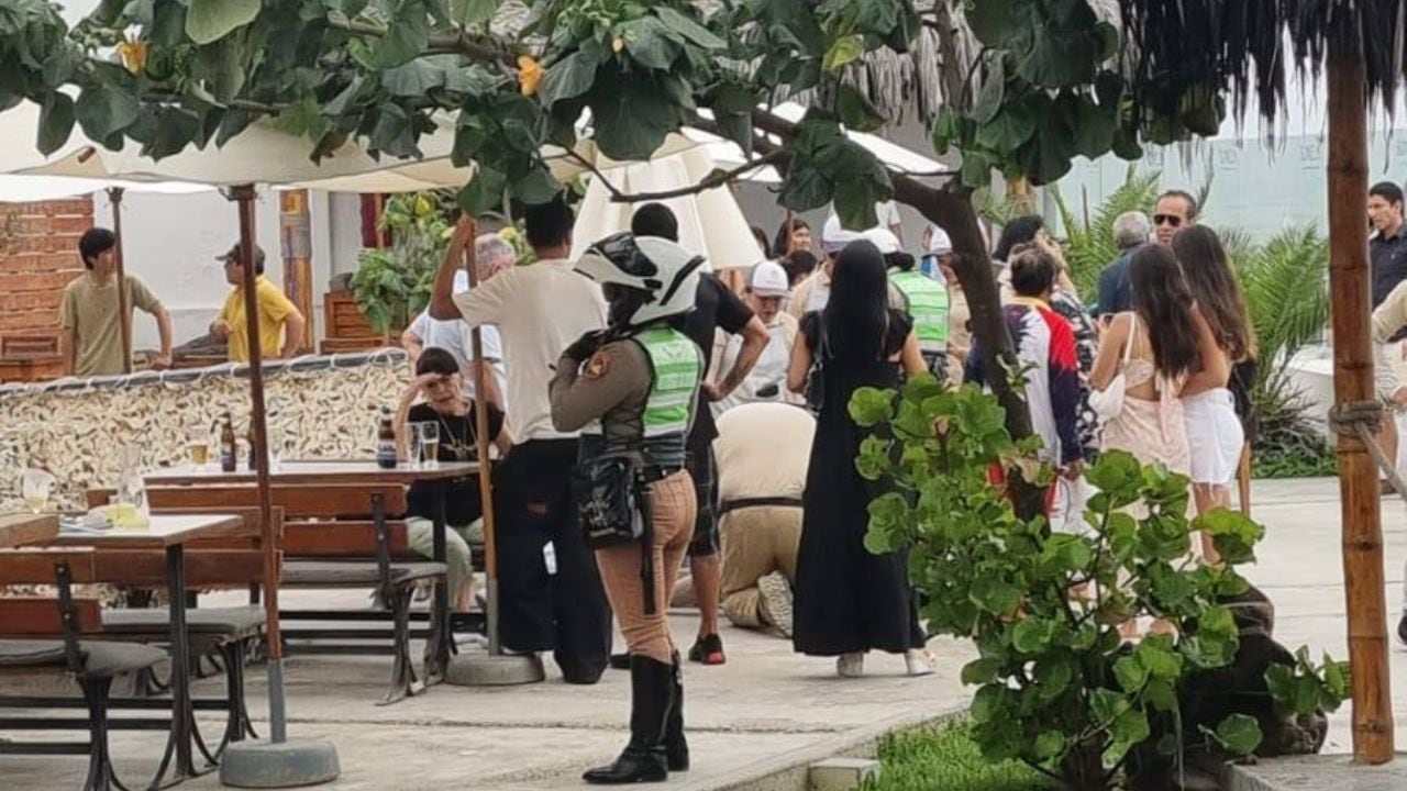 Tras el incidente, personal de bomberos voluntarios, Samu y Policía llegaron hasta el establecimiento.