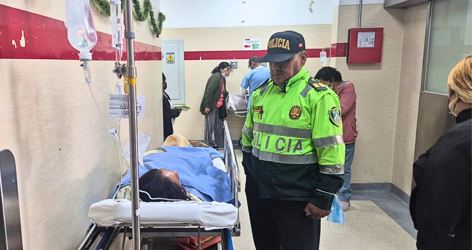 Adulta mayor fue llevada al hospital Honorio Delgado, donde médicos intentaron salvarla, pero falleció.