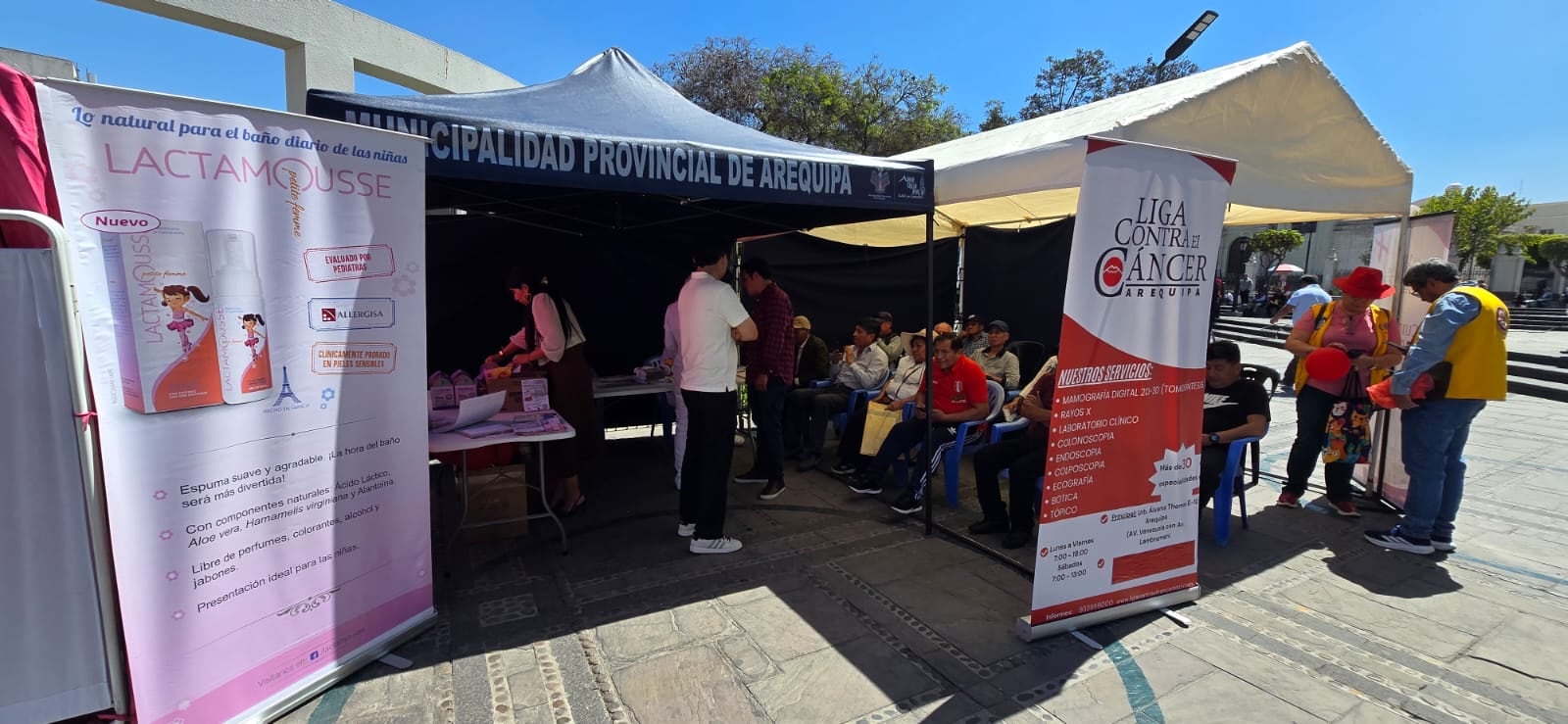 Campaña de despistaje de cáncer en la Plaza España, Cercado de Arequipa. (Foto: Omar Cruz/@photo.gec)