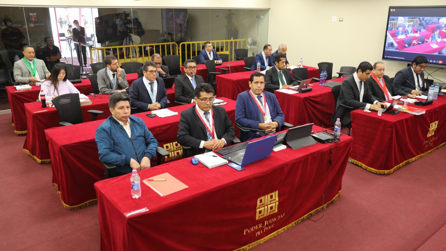 Pedro Castillo solo responde "rechazo este juicio" cuando le piden acreditarse en cada audiencia. Foto: Poder Judicial