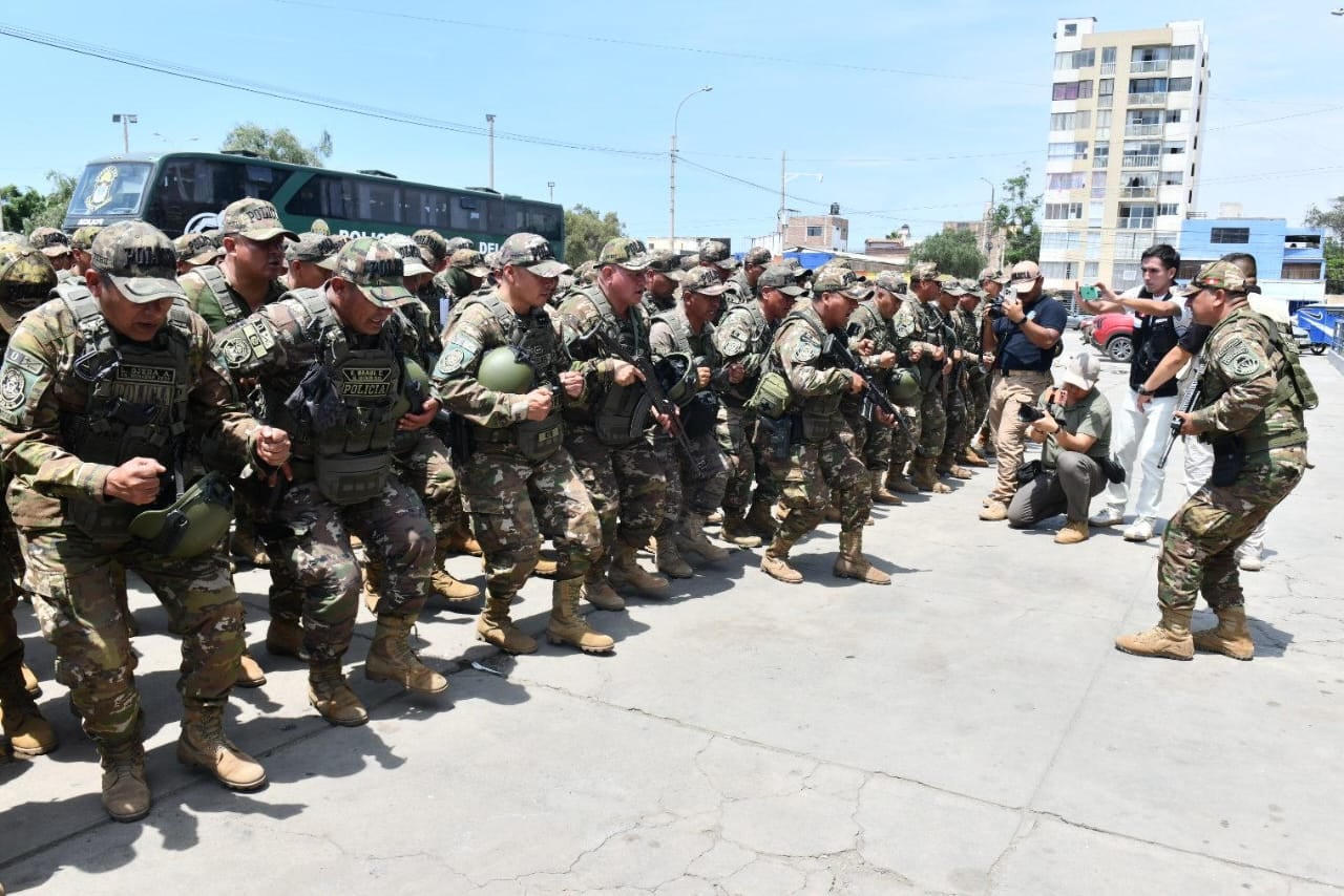 La Libertad pide 3.000 policías (y quizá un par de sombreros): la solución mágica de la gobernadora