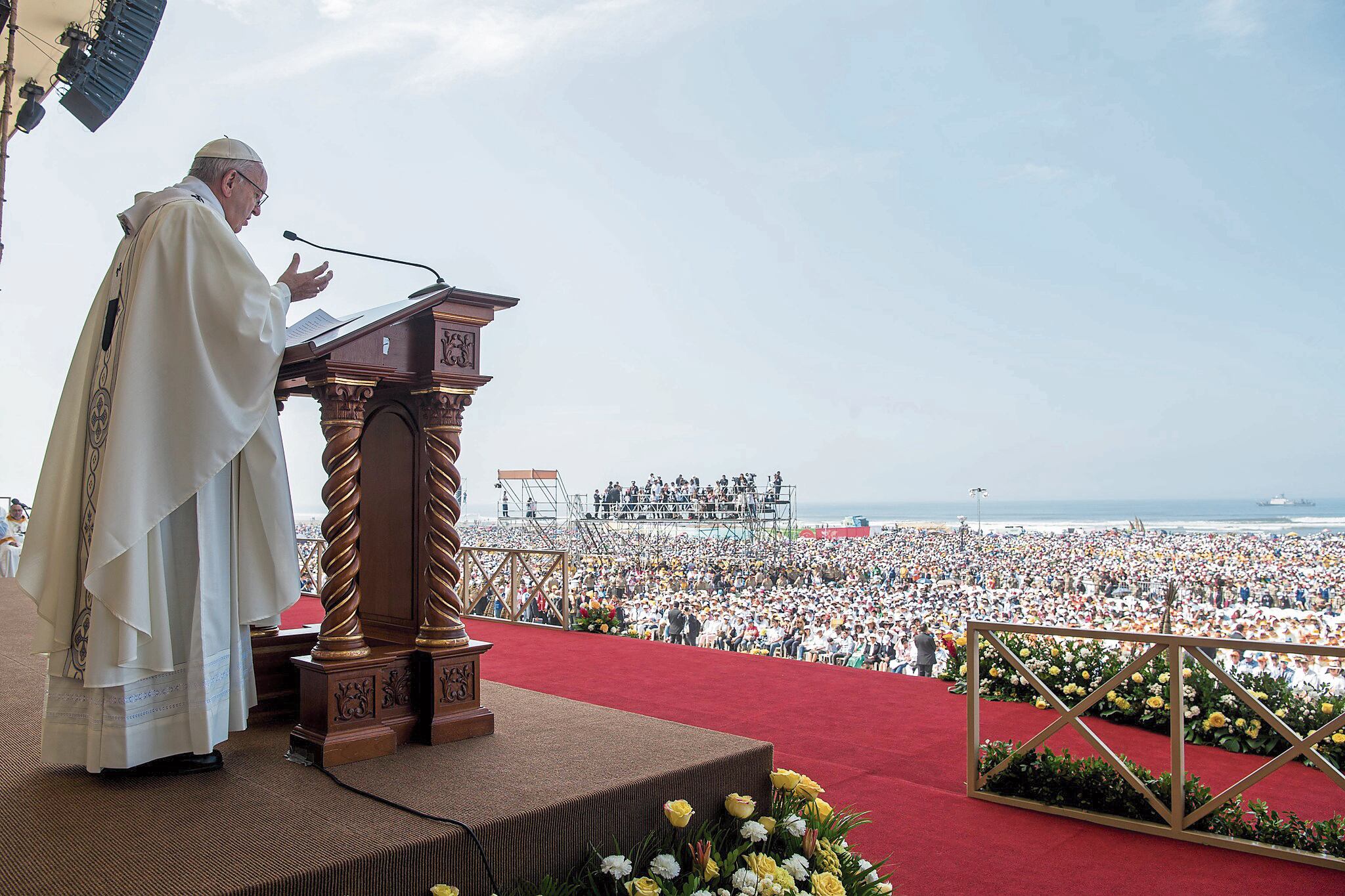 La cubierta de seda que usó el Sumo Pontífice durante celebración litúrgica el 20 de enero de 2018 en Huanchaco es guardada por la Arquidiócesis de Trujillo.