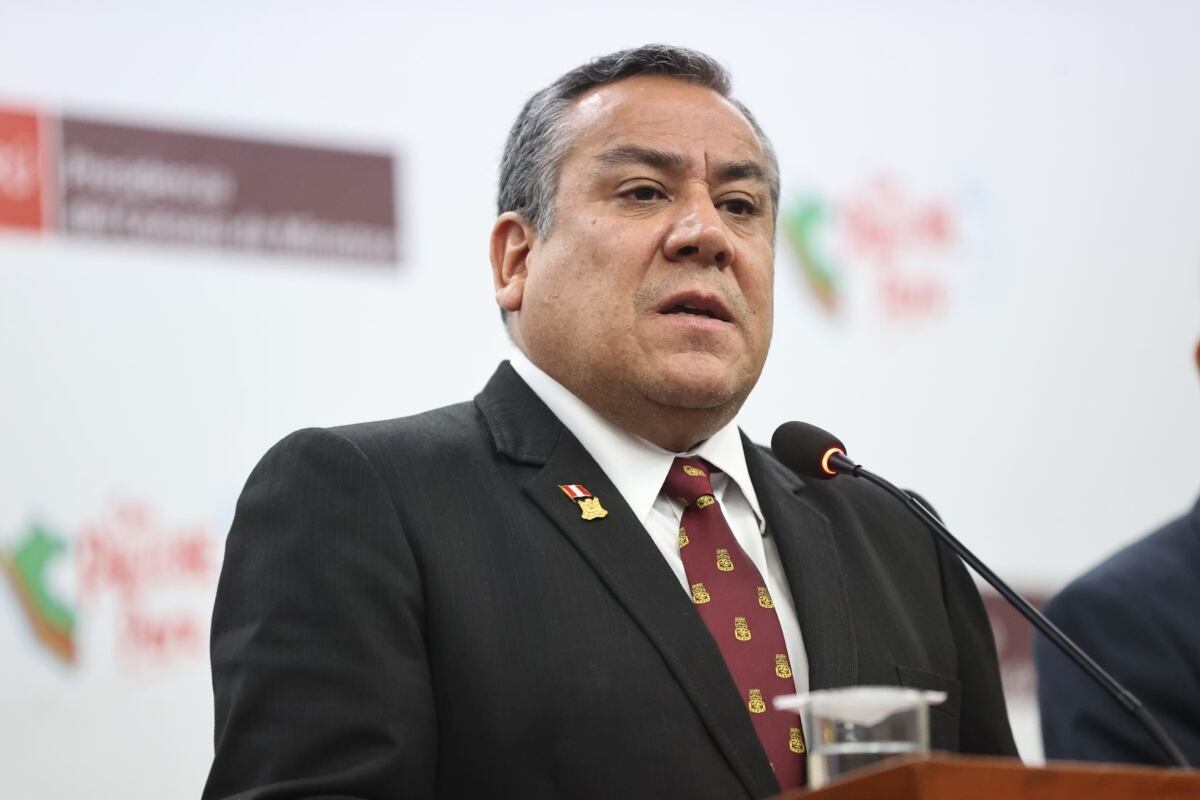 Premier acusa de golpista a prensa