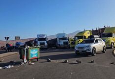 Pescadores en protesta: Camiones varados en Matarani por bloqueo en carretera Costanera