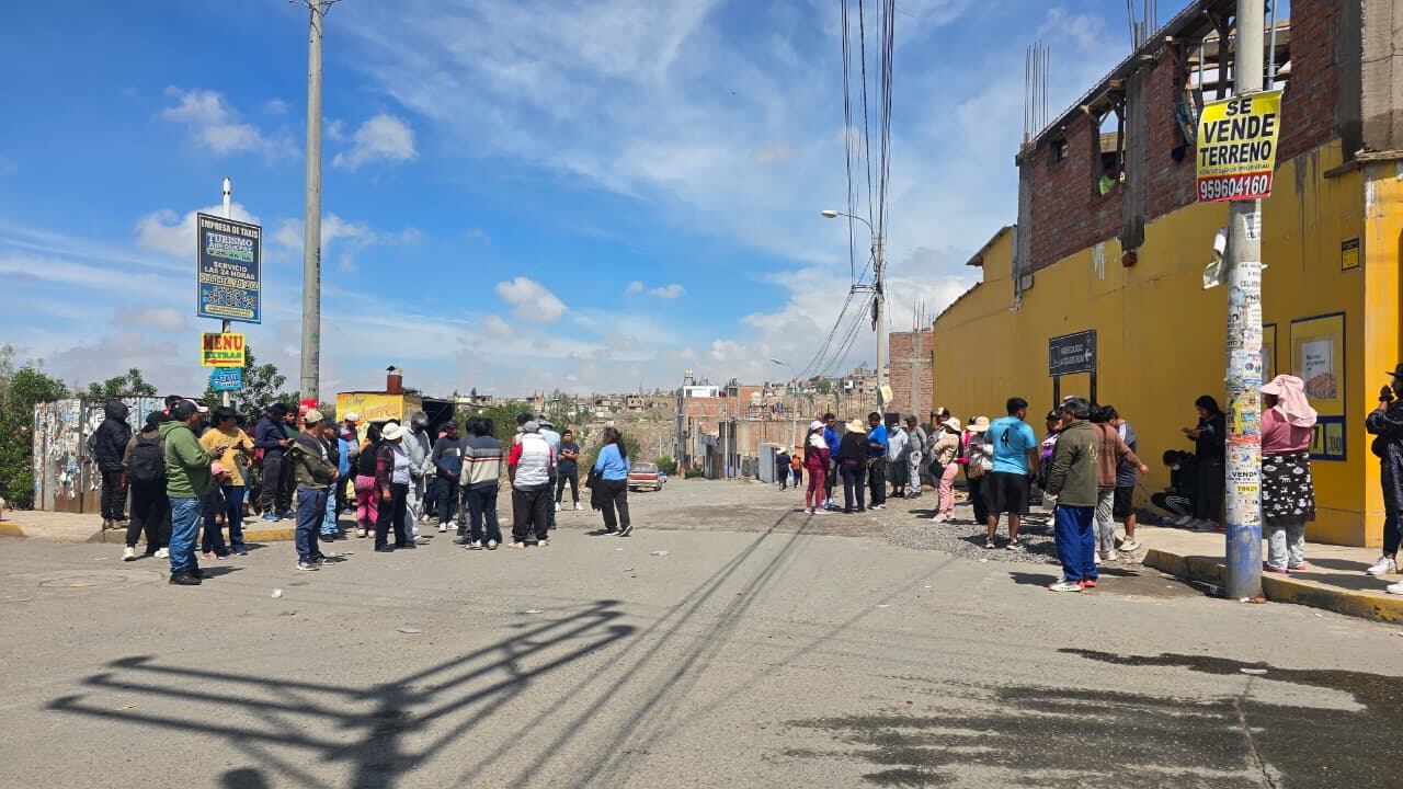 Pobladores sin transporte público en diferentes puntos de Arequipa (Foto: Yunsu Pariapaza)