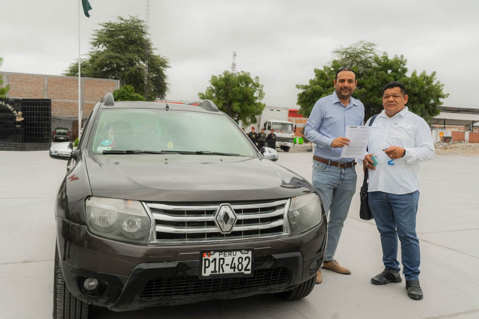 Ministerio de Justicia entrega camioneta a la comuna piurana en sesión de uso